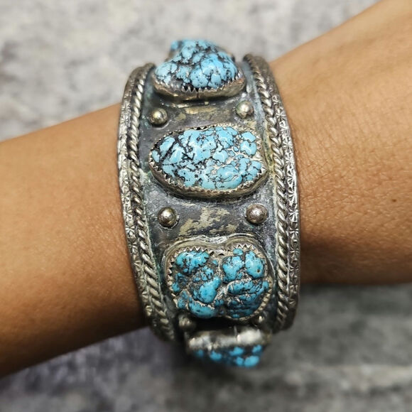 Vintage Diné (Navajo) Turquoise Nugget Sterling Silver Cuff Bracelet - Picture 6 of 6